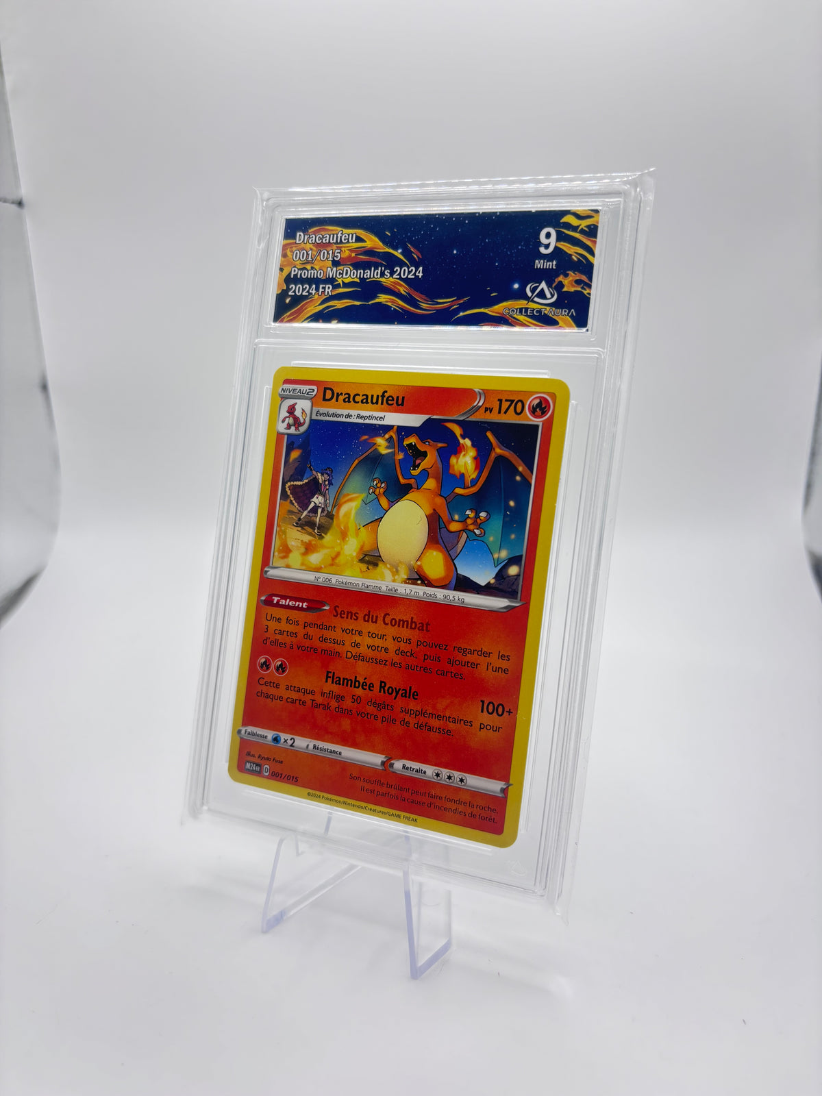 Carte gradée Collect Aura 9 Dracaufeu promo McDonald's 2024 FR