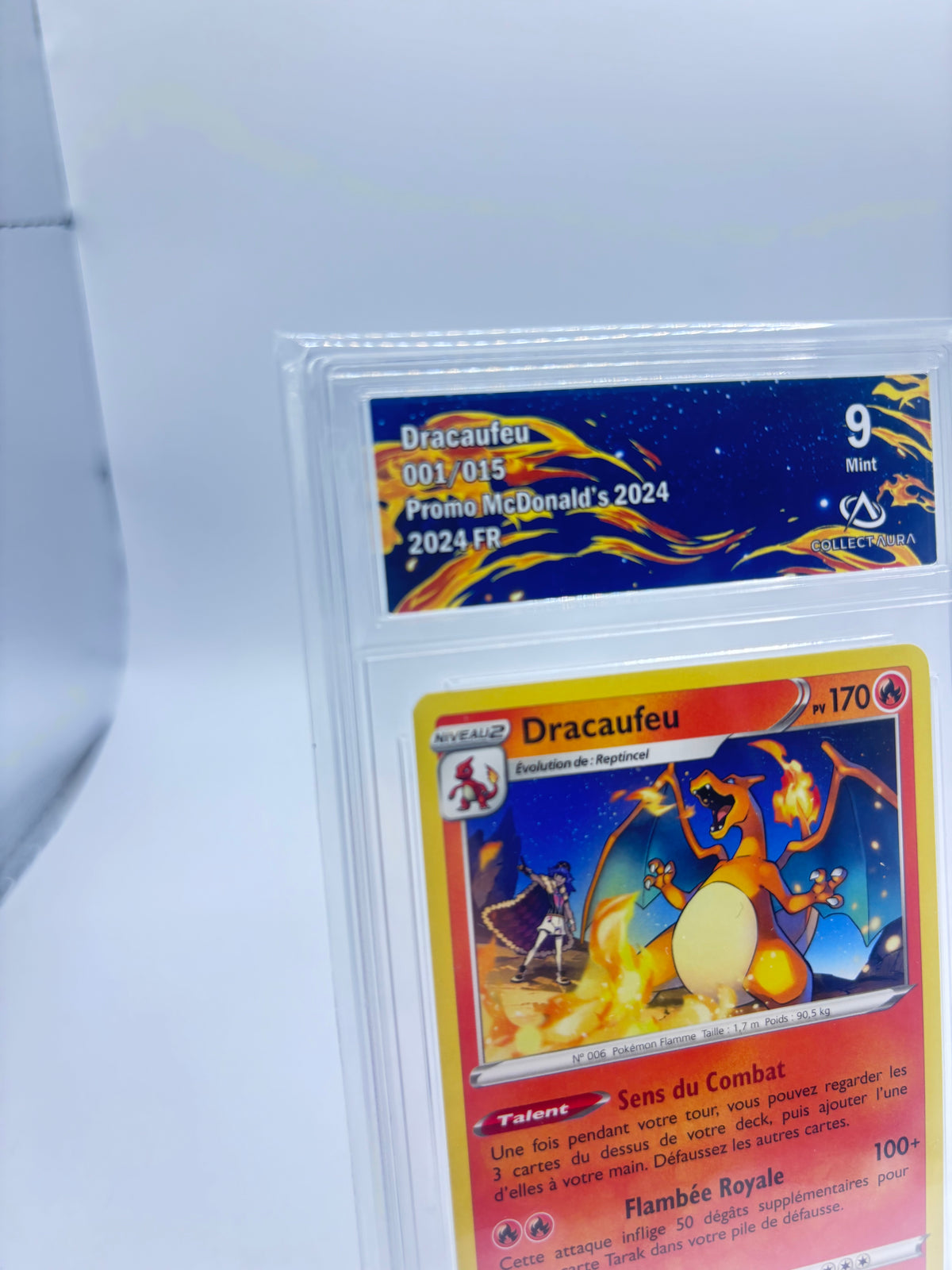 Carte gradée Collect Aura 9 Dracaufeu promo McDonald's 2024 FR – photo 4